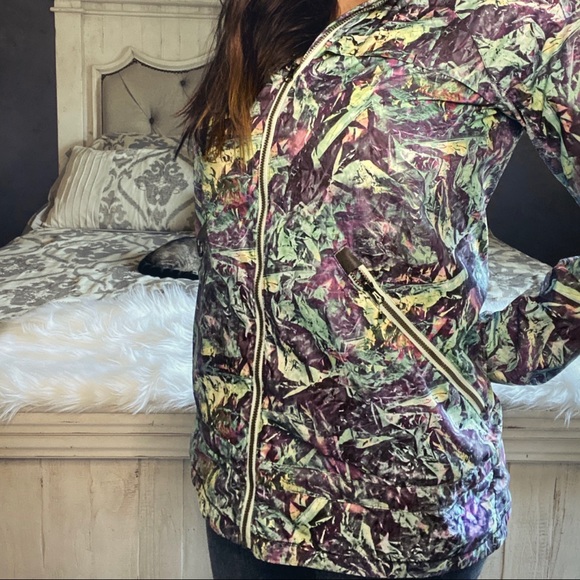 Lululemon jacket - Picture 2 of 8